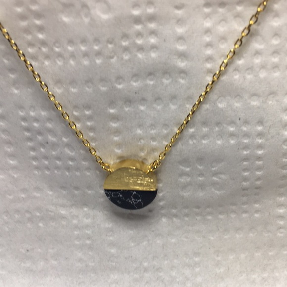 “Must Have” gold circle with half stone detail on delicate gold chain. - Picture 4 of 11